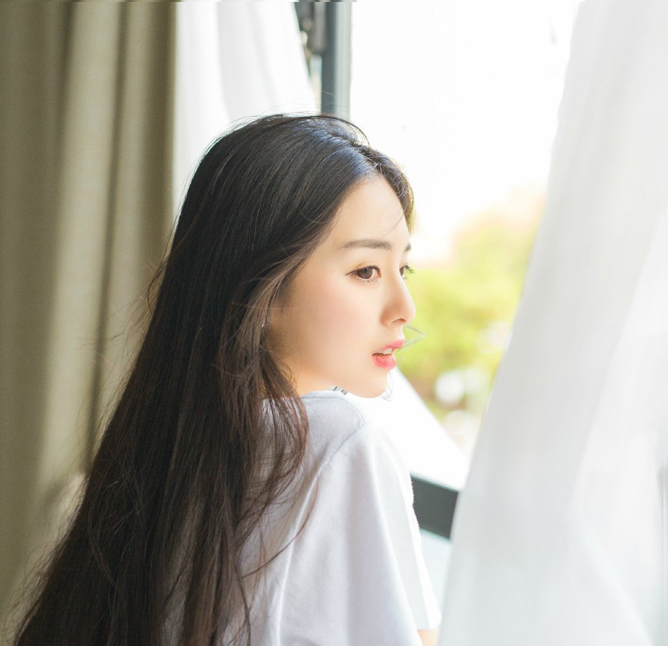 路还很长，难免心酸皱眉，但无论怎样，别松手就好。